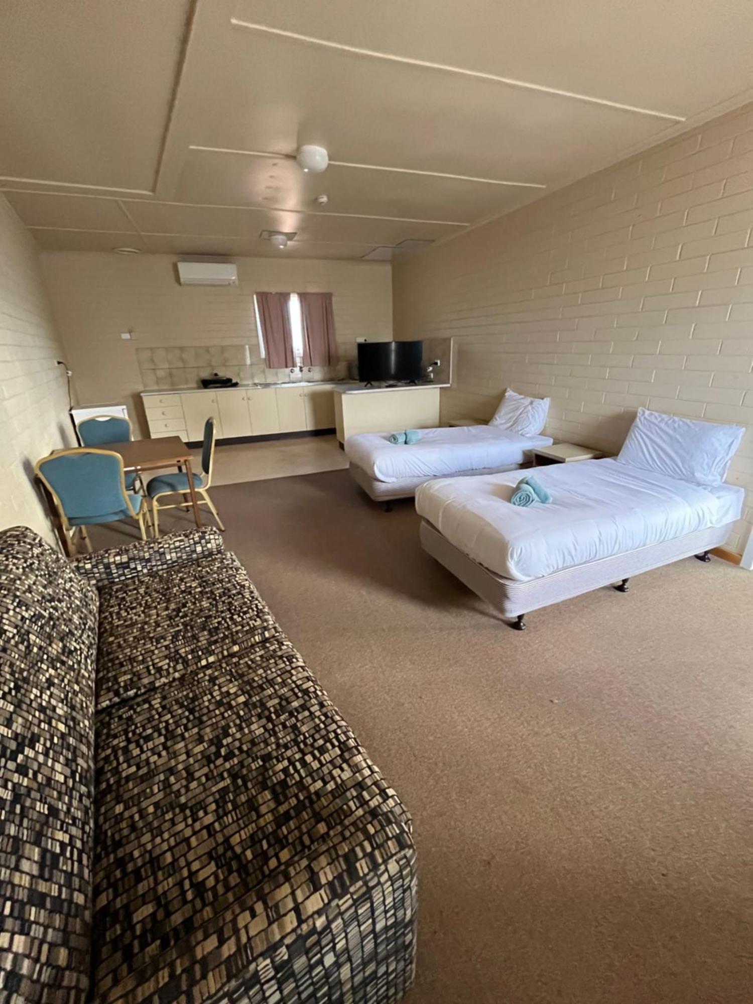 קובר פדי Opal Inn Hotel, Motel, Caravan Park מראה חיצוני תמונה